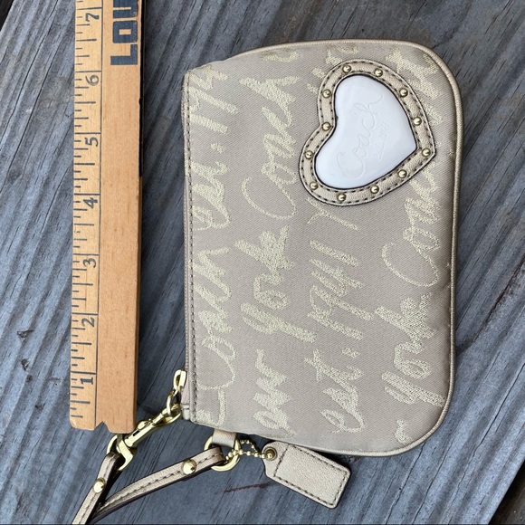 Coach New York Graffiti Script Logo Tan Gold Sparkly Heart Wristlet NWOT New - Picture 7 of 7